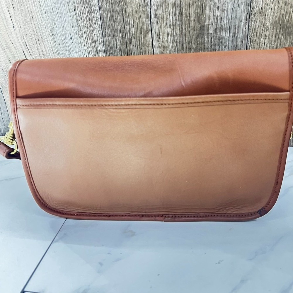 Vtg Hunt Club Leather Brown/Carmel Crossbody Bag Turn Lock Brass 7x10.5x2" MINT - Picture 8 of 8